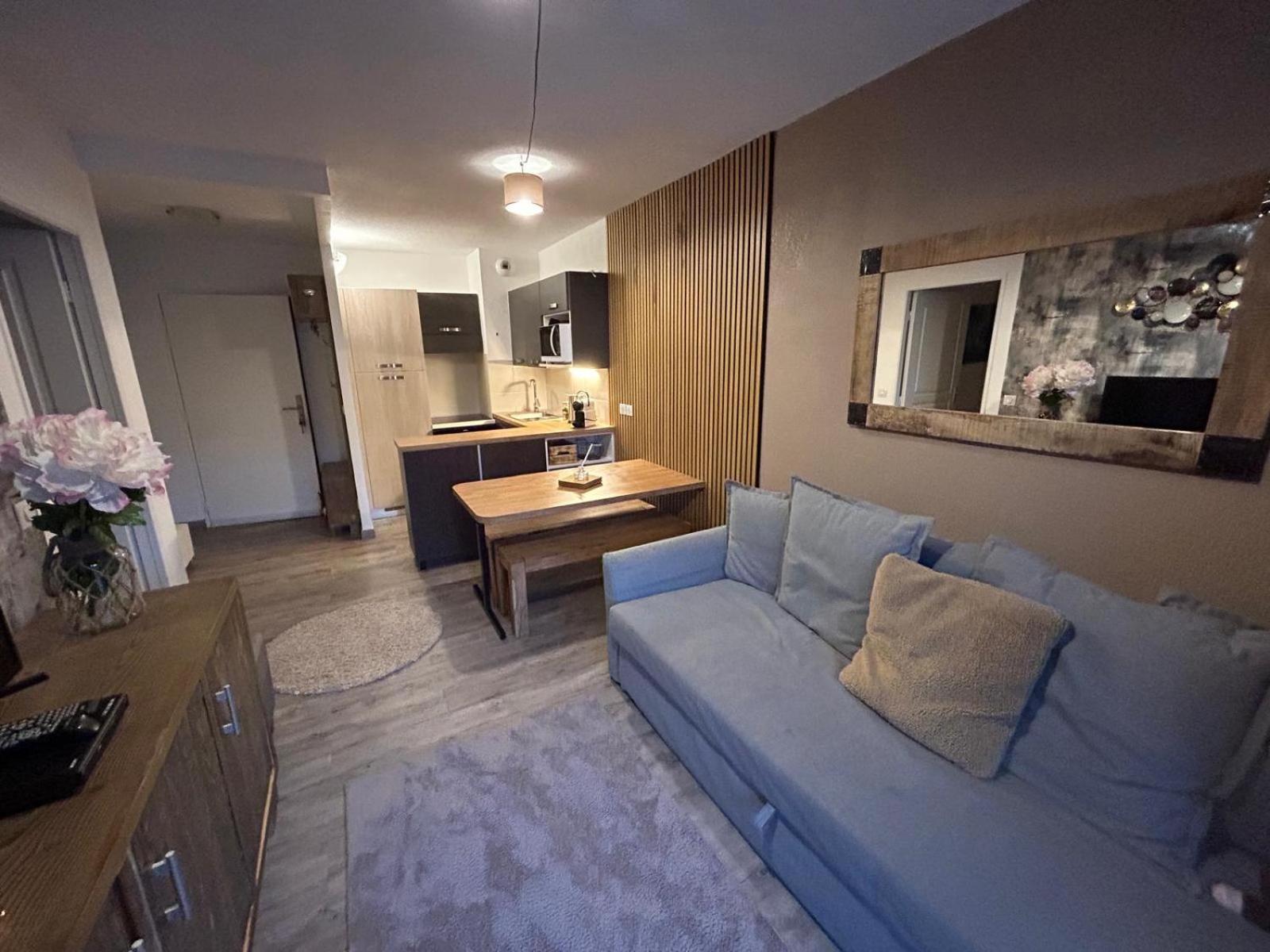 Superbe Appartement Avec Piscine Et Garage Péone Exterior foto