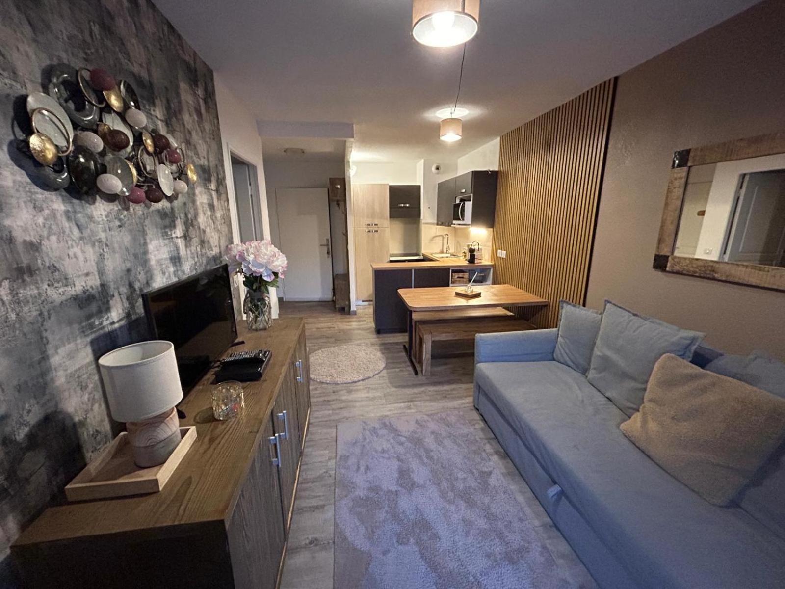 Superbe Appartement Avec Piscine Et Garage Péone Exterior foto